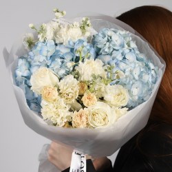 sbornyj buket s goluboj gortenziej 2-2